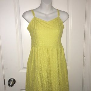 Size M yellow dress